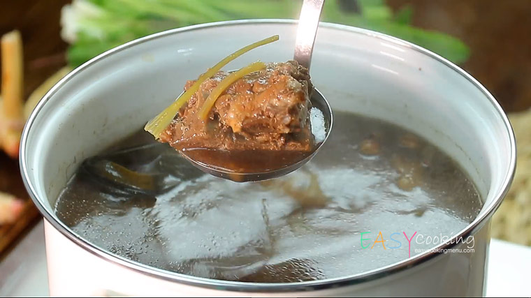 น้ำซุปก๋วยเตี๋ยวน้ำตก