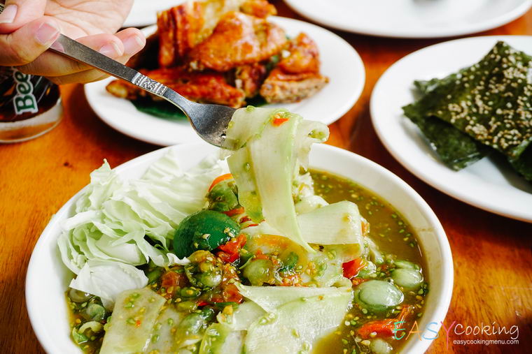 เที่ยวหลวงพระบาง ส้มตำป้าติ๋ม.jpg