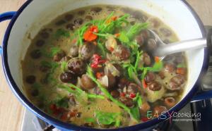แกงเห็ดเผาะผักหวาน
