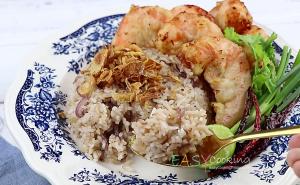 ข้าวผัดกะปิกุ้งกรอบ