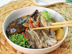 ก๋วยเตี๋ยวไก่กระดูกดำ
