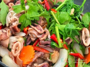 หมึกแห้งผัดขึ้นฉ่าย