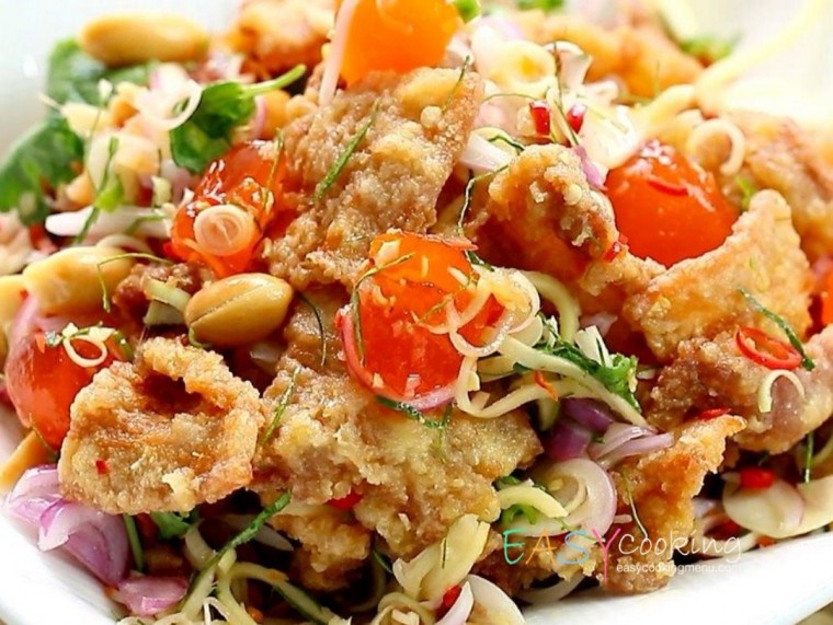 สามชั้นทอดยำตะไคร้ไข่เค็ม