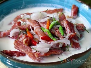 หมูแดดเดียวต้มกะทิ
