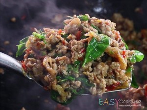 กะเพราหมูสับ กากหมู ไข่ดาว