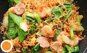 ไวไวผัดแหนมกุ้งสด