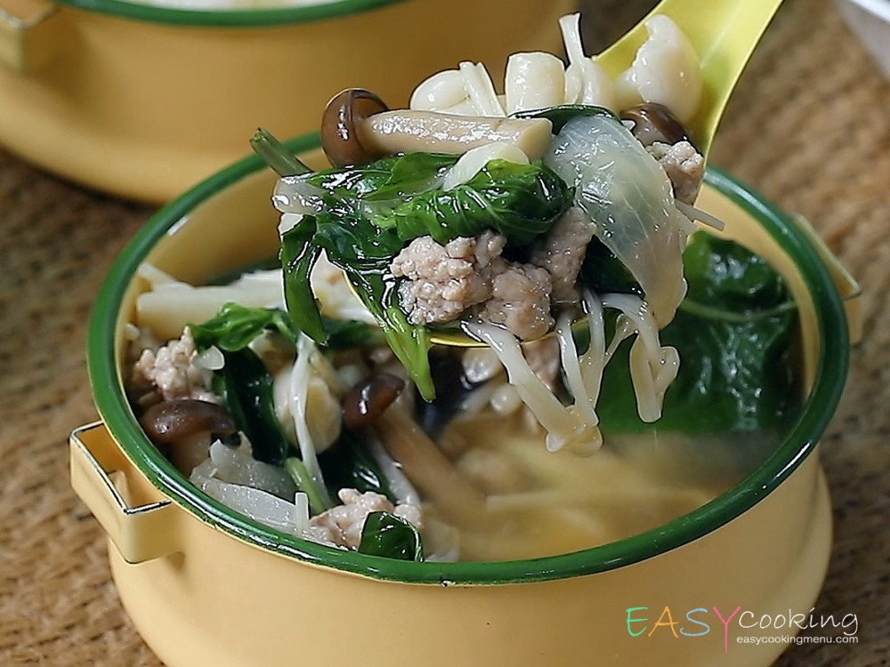 แกงจืดเห็ดใส่ใบโหระพา