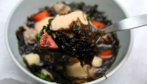 แกงจืดเต้าหู้สาหร่าย