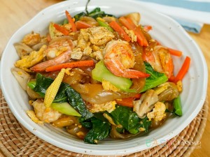 เส้นใหญ่ผัดซีอิ๊วผักรวม