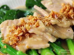 หมูนุ่มน้ำแดงยอดคะน้า