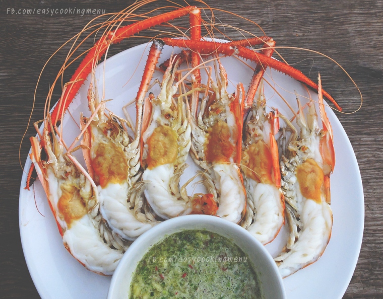 เผยวิธีผ่าครึ่ง กุ้งเผามันเยิ้มๆ