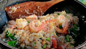 ข้าวผัดกุ้ง แบบข้าวแห้งสวย (คลิป)