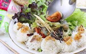 ยำมะระกุ้งสดหมี่ลวก