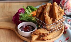 ไก่ทอดเกลือพริกไทยดำ