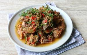 ไก่บ้านนึ่งปลาร้า