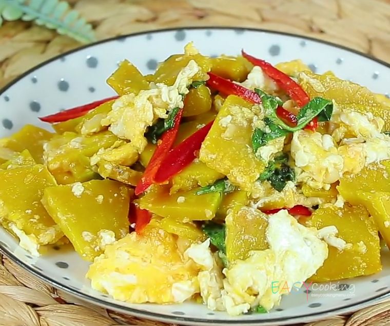 ฟักทองผัดไข่ใบโหระพา