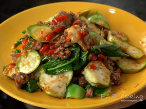 มะเขือเปราะผัดใบโหระพาเนื้อบด