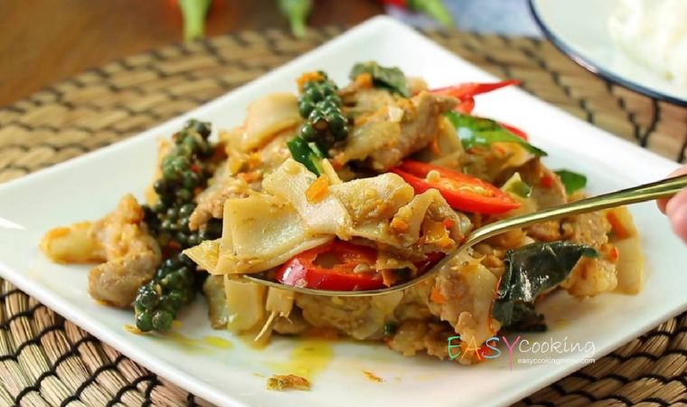 หมูผัดหน่อไม้ดอง