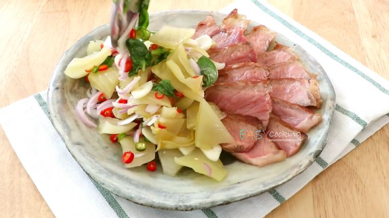 ยำเนื้อย่างผักกาดดองเย็น