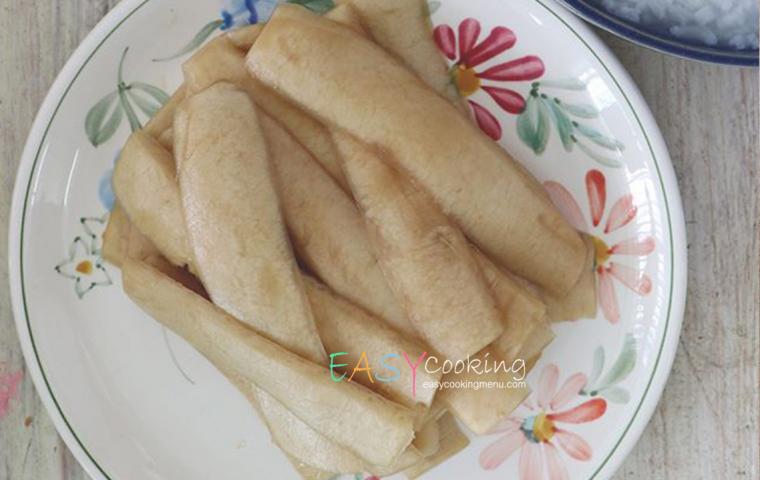 เปลือกไชเท้าดองน้ำปลา