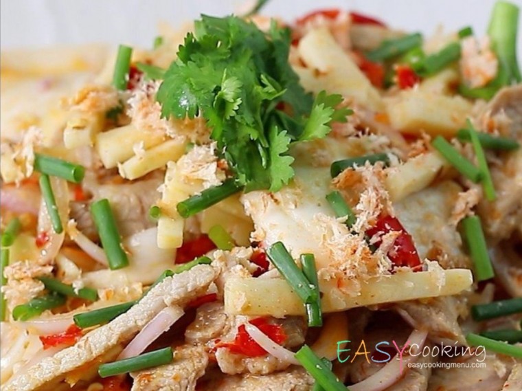 ยำหมูนุ่มพริกเผายอดมะพร้าว