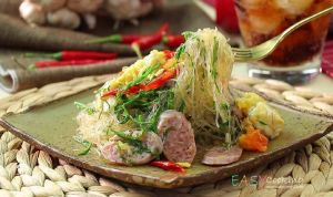 วุ้นเส้นผัดแหนม