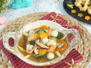 ราดหน้ากะตอยกรอบ