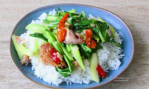 ข้าวคะน้าปลาเค็ม