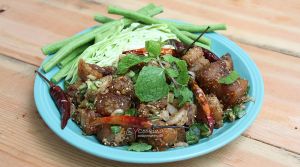 ลาบหมูกรอบ
