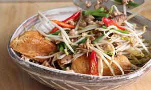 ผัดถั่วงอกเต้าหู้กรอบ