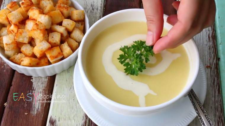 ซุปข้าวโพด-ขนมปังครูต๊องซ์