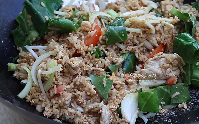 ข้าวผัดซีอิ๊วดำ