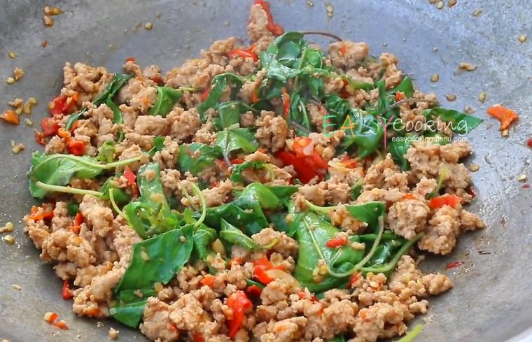 ผัดกะเพราหมูสับ สูตรดั้งเดิม