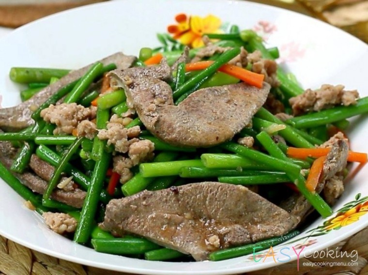 ดอกหอมผัดตับ