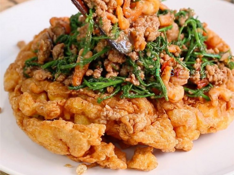 ชะอมผัดกะปิไข่ระเบิด