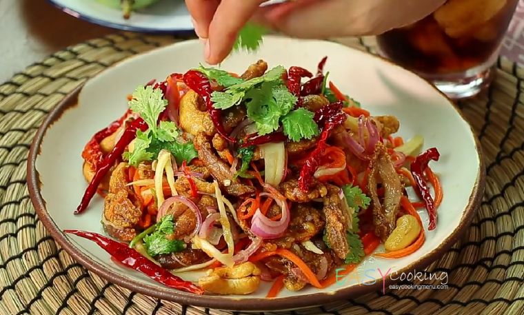 ยำไข่ปลากระบอก